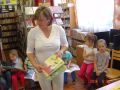 przedszkolaki w bibliotece/motylki